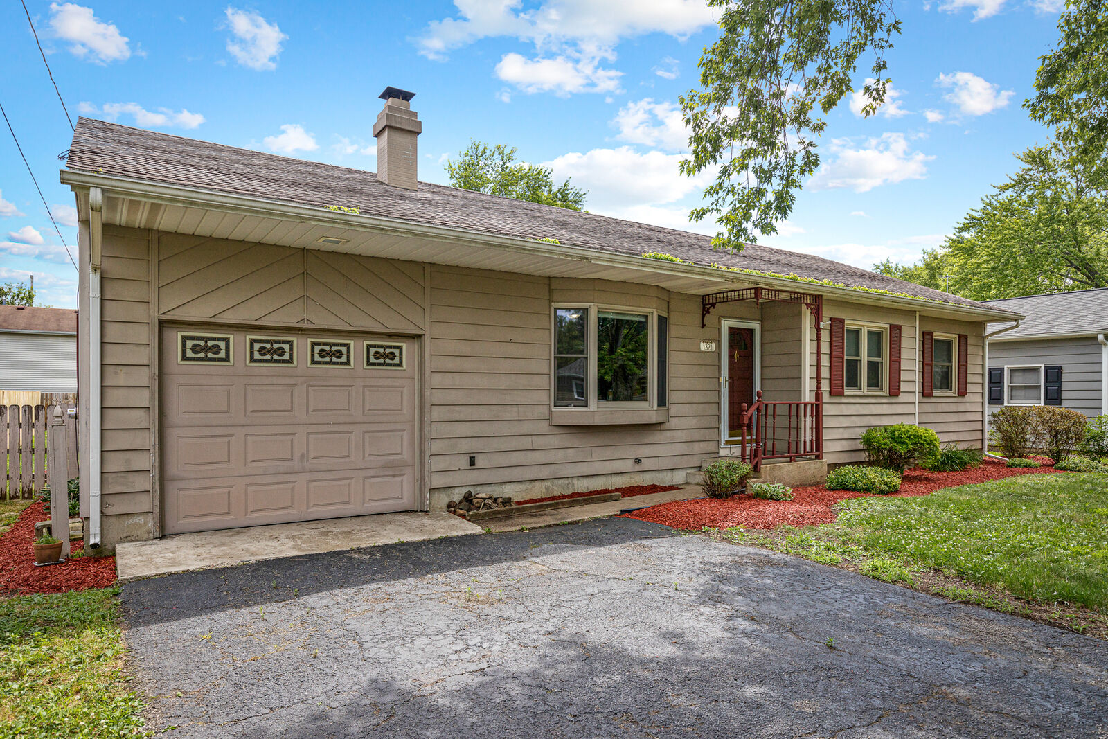 Property Photo:  1321 North Page Street  IL 60152 