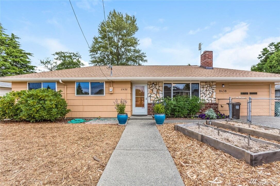 Property Photo:  8438  8th Avenue SW  WA 98106 