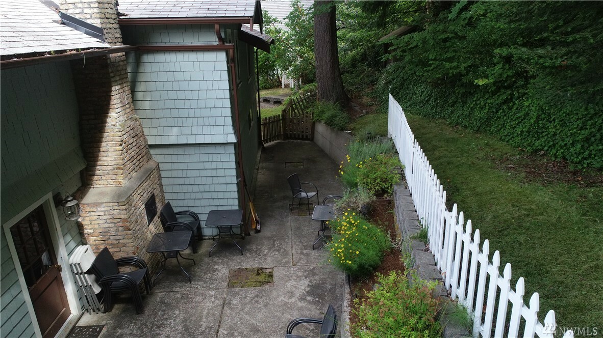 Property Photo:  4125 Beach Dr E  WA 98366 