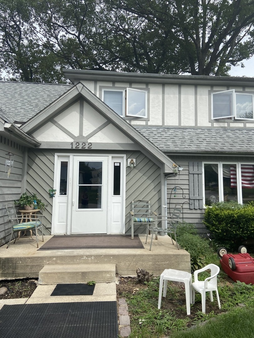 Property Photo: 1222 Lehnertz Circle IL 60505