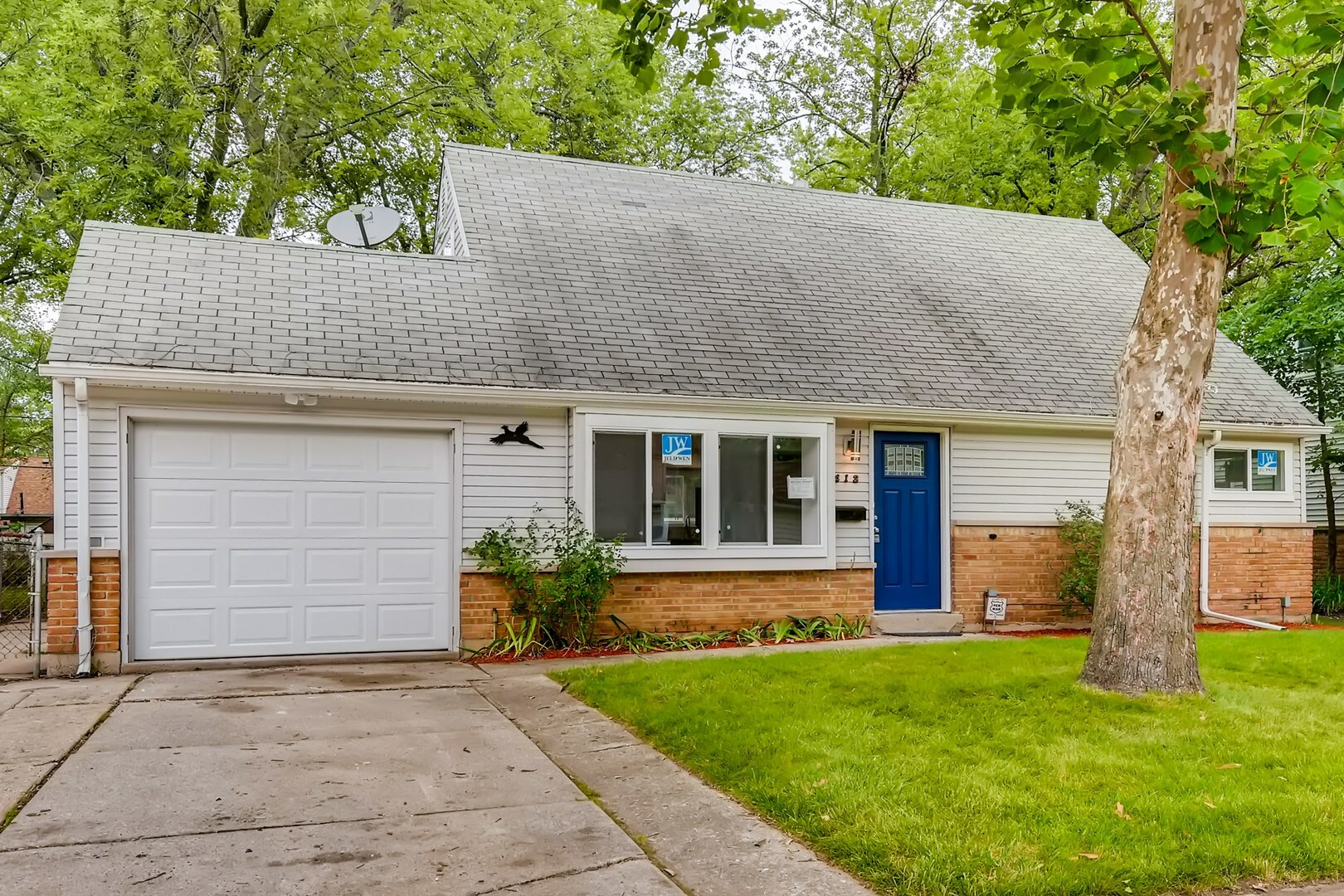 Property Photo:  412 Winnemac Street  IL 60466 