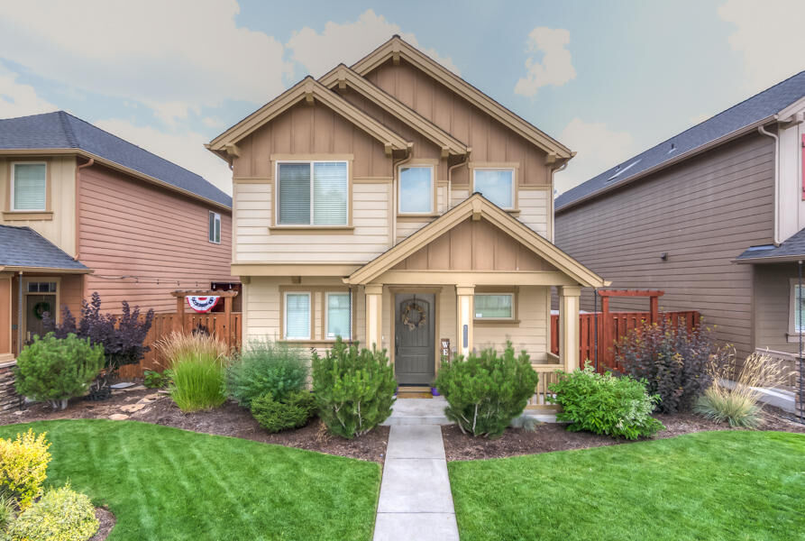 Property Photo: 1354 NE Carson Street OR 97754