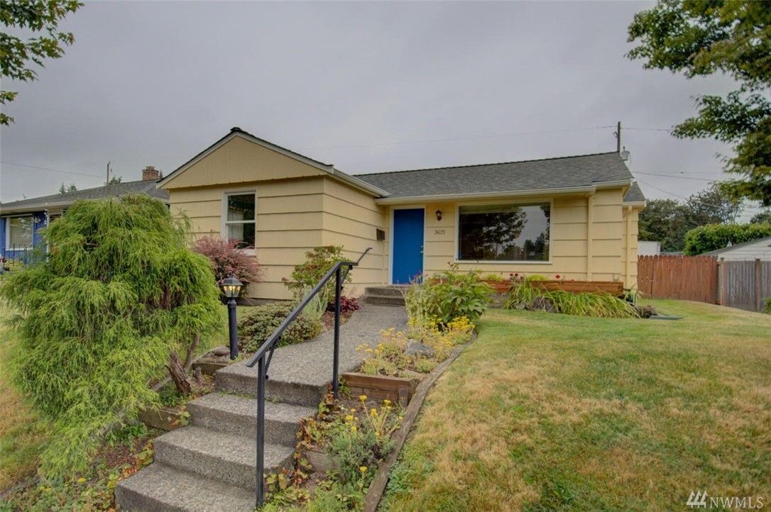 Property Photo:  3625  50th Avenue SW  WA 98116 