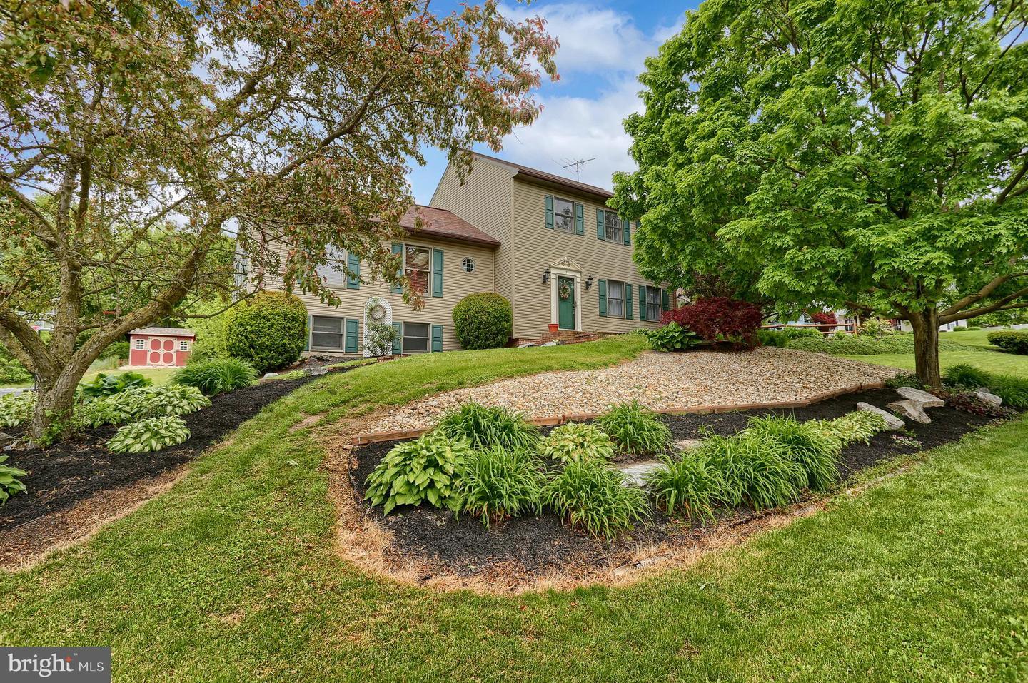Property Photo: 7 Brookwood Drive PA 17543