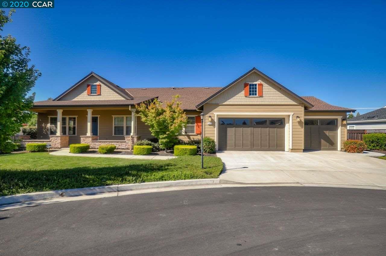 Property Photo:  