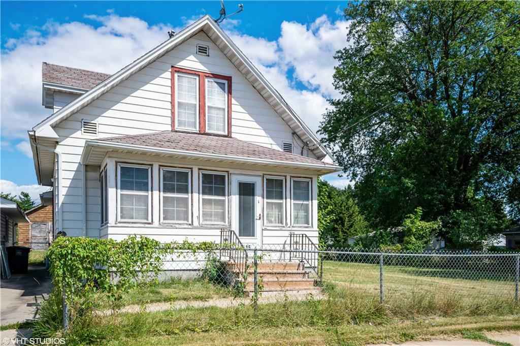 Property Photo:  915 E 25th Street  IA 50317 