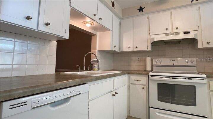 Property Photo:  4211 Sheldon Place 4211  FL 34652 