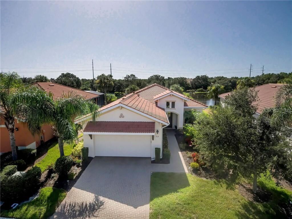 Property Photo: 313 Savona Way FL 34275