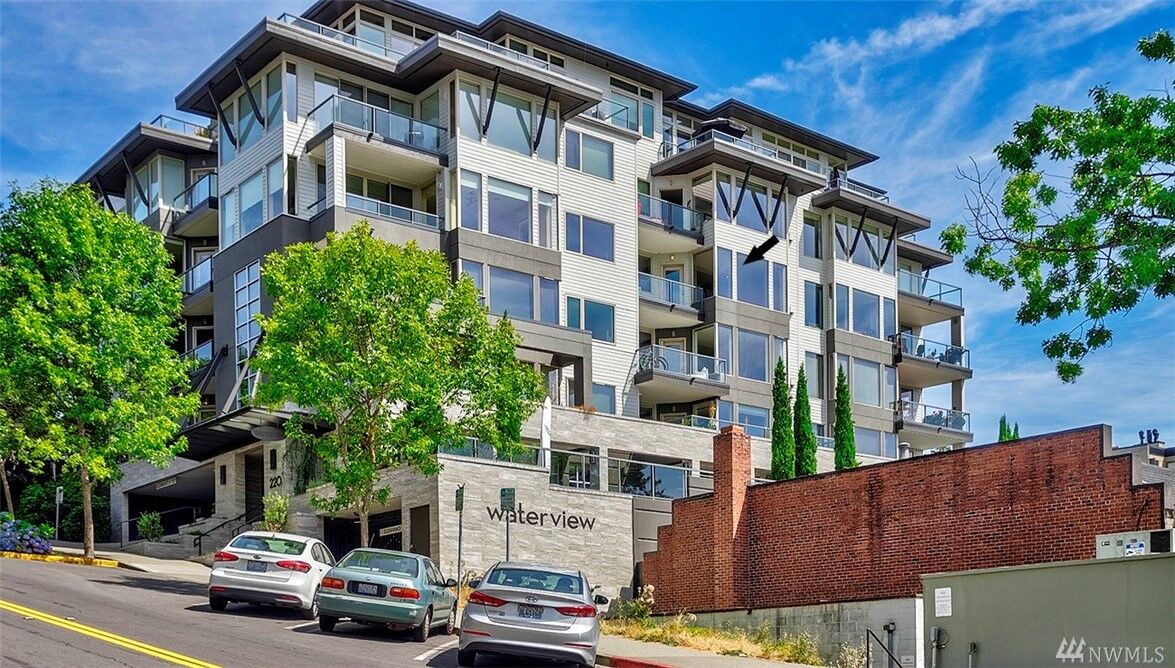 Property Photo: 220 1st Street 302 WA 98033