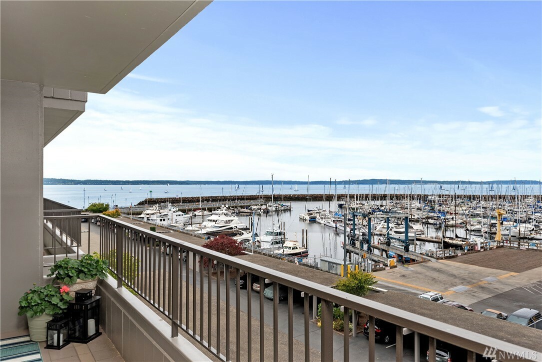 Property Photo:  6535 Seaview Ave NW 505B  WA 98117 