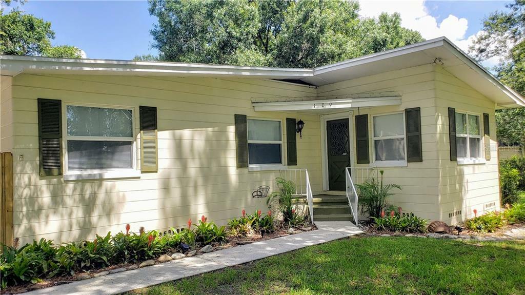 Property Photo:  109 N Lake Boulevard  FL 33563 