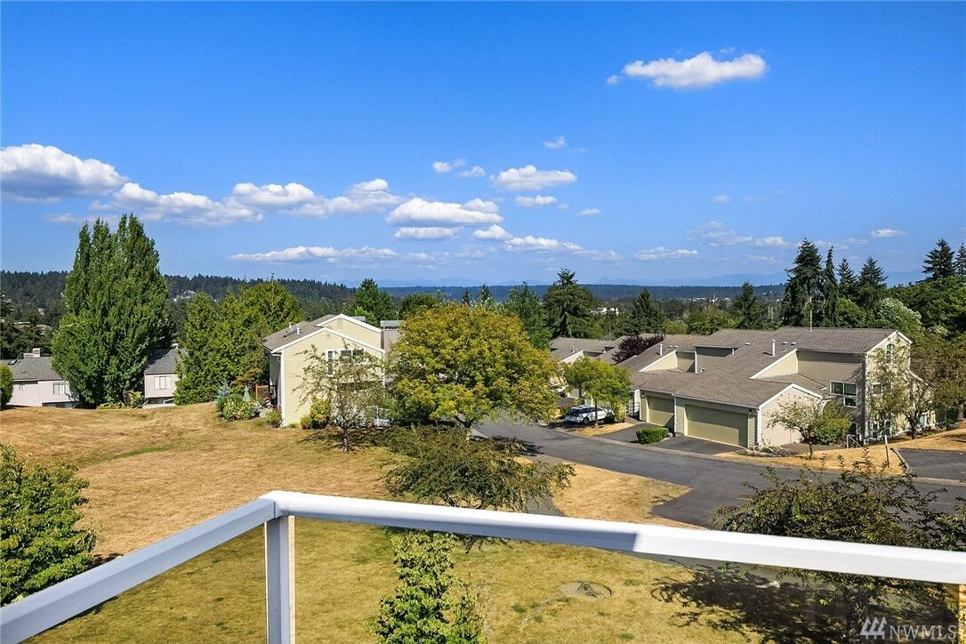 Property Photo:  7068  155th Place NE 7068  WA 98052 