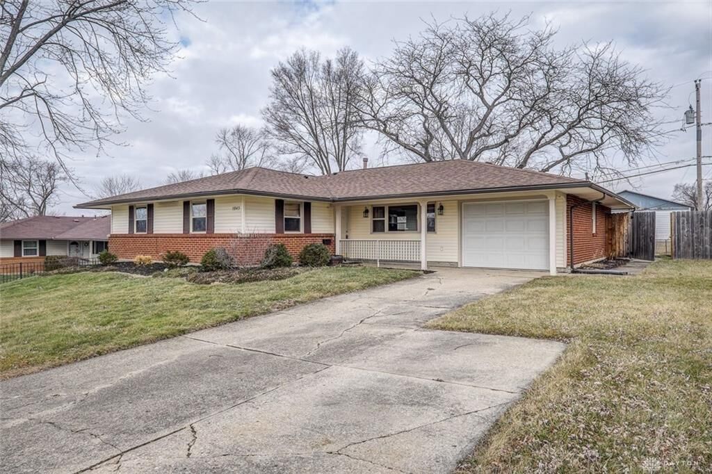 Property Photo: 5945 Hartwick Lane OH 45424