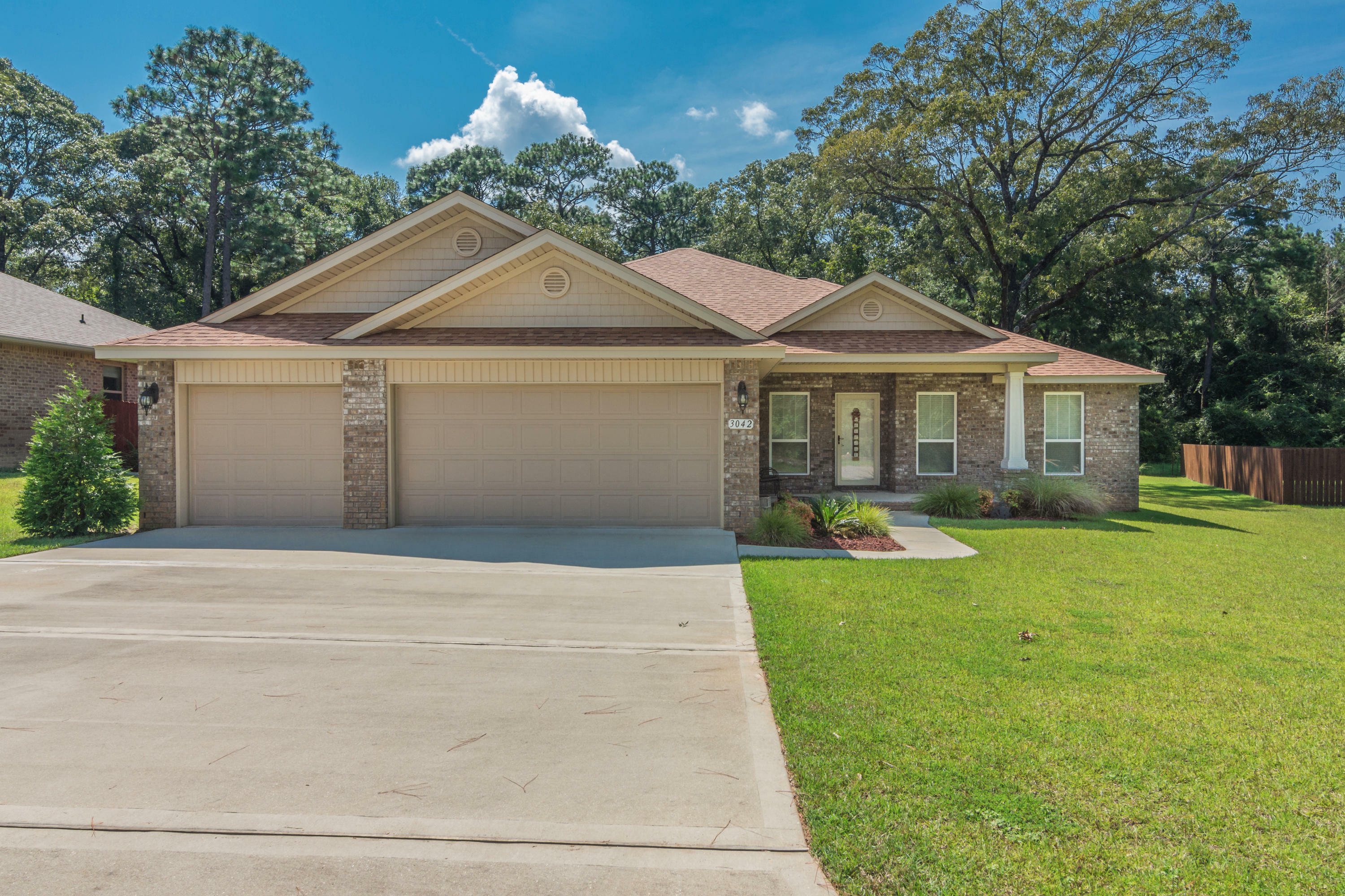 Property Photo: 3042 Crown Creek Circle FL 32539