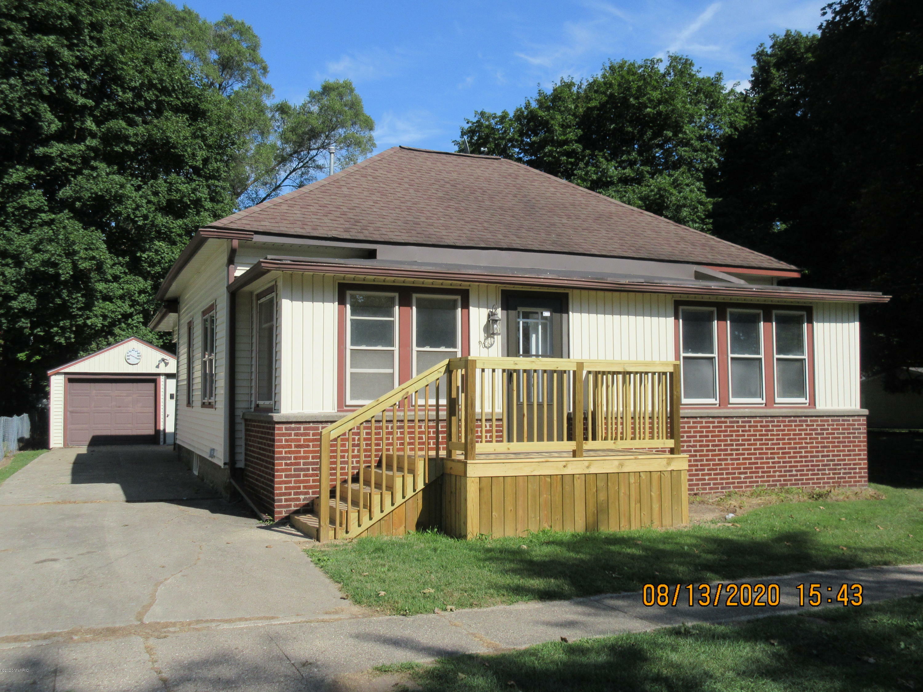 Property Photo:  908 Ira Avenue  MI 49048 