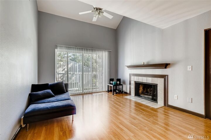 Property Photo:  810 Pike St NE E13  WA 98002 