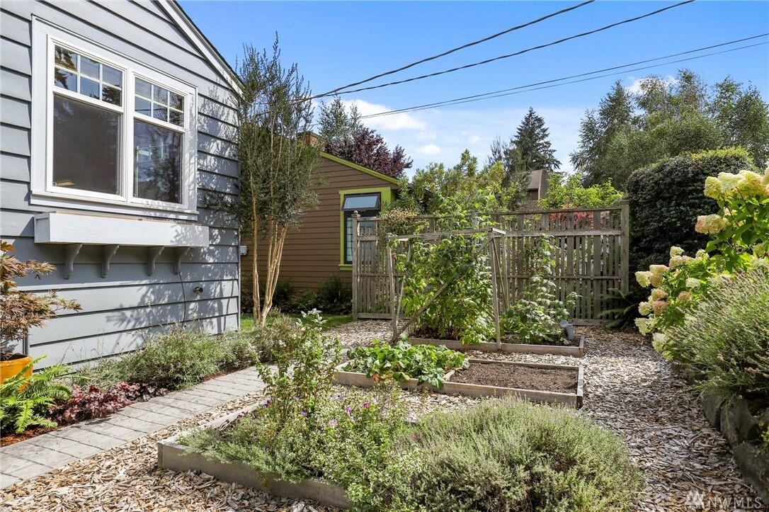 Property Photo:  7014 33rd Ave NE  WA 98115 