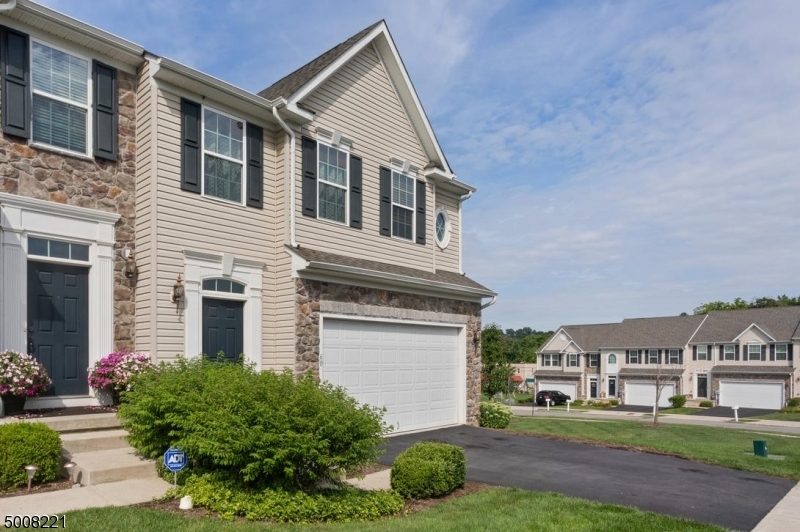 Property Photo:  60 Washington Square Cir  NJ 07882 