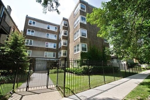 Property Photo: 7710 N Sheridan Road 203 IL 60626