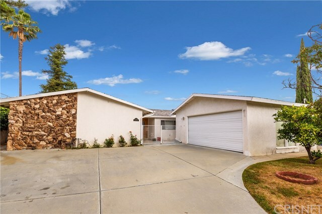 Property Photo:  23221 Aetna Street  CA 91367 