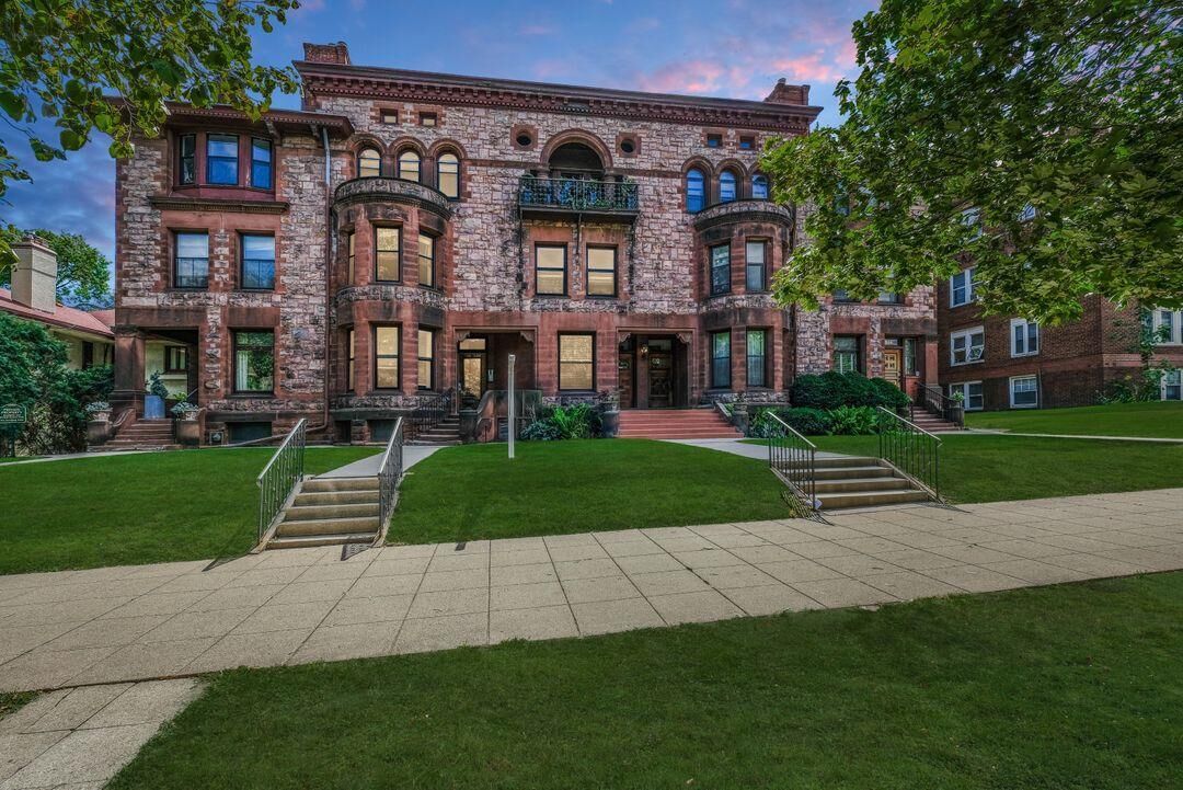 Property Photo:  598 Summit Avenue 3  MN 55102 