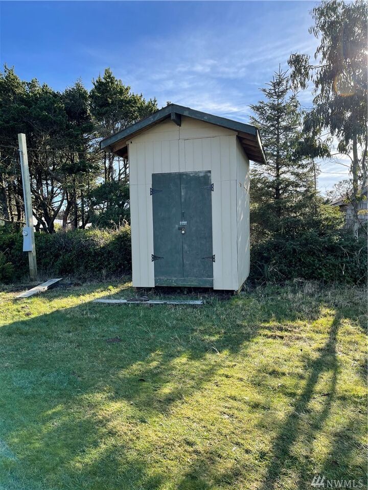 Property Photo:  599 Ocean Shores Blvd NW  WA 98569 