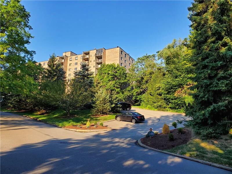 Property Photo:  1400 Smokey Wood Dr 102  PA 15218 