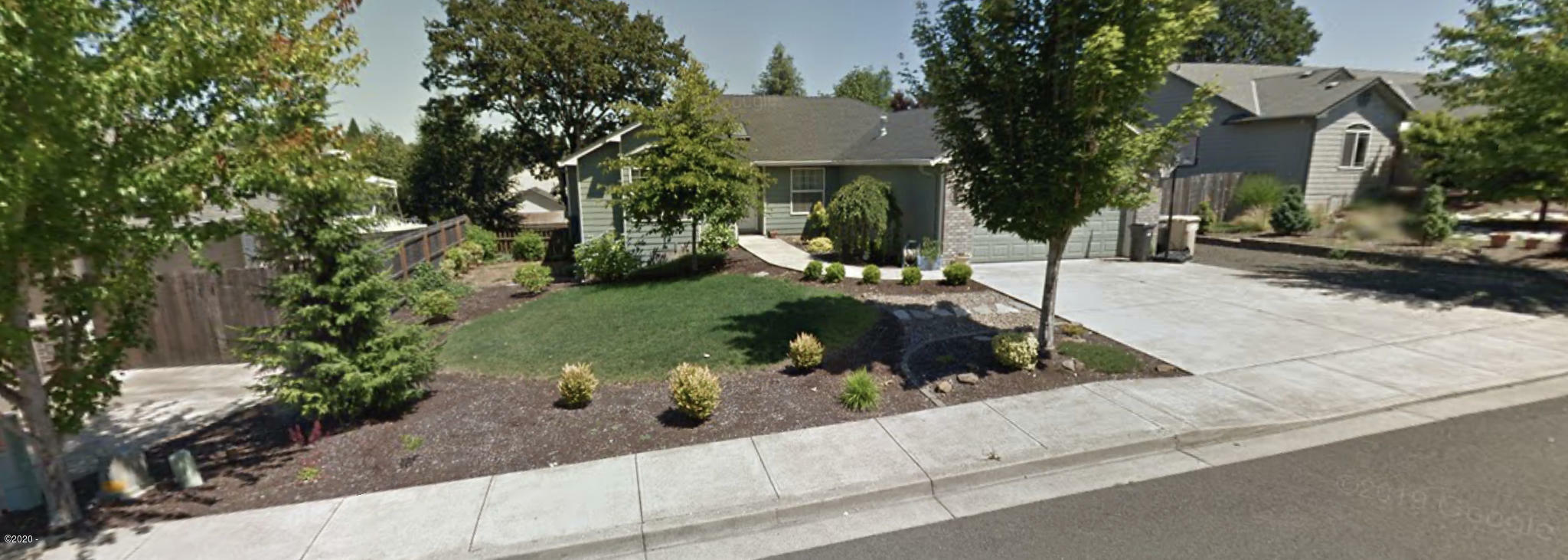 Property Photo: 628 NW Jasper Street OR 97338