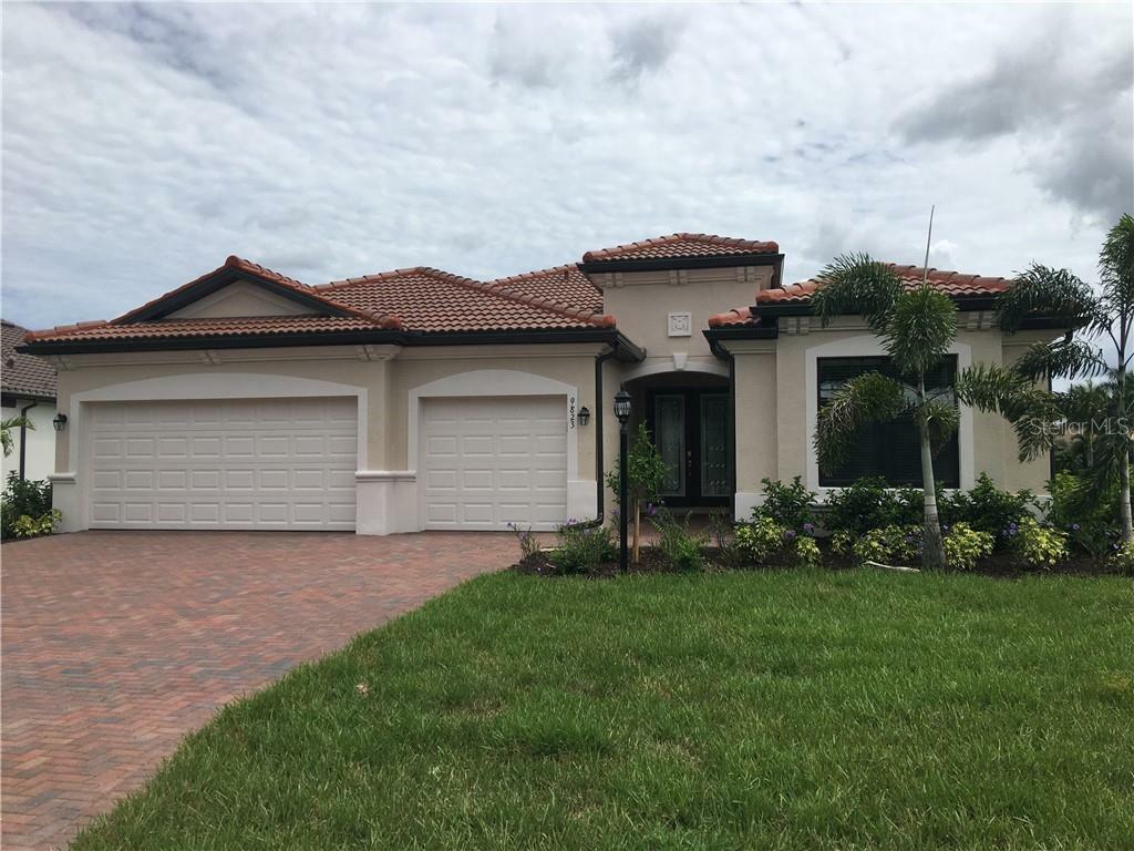 Property Photo: 9823 Carnoustie Pl FL 34211
