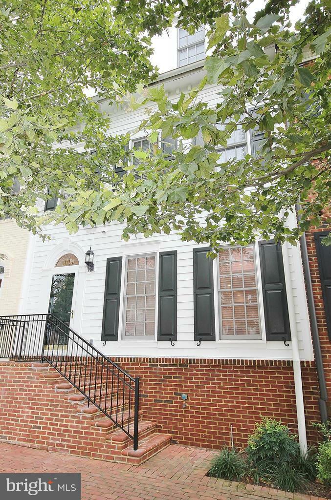 Property Photo:  421 Pitt Street N  VA 22314 