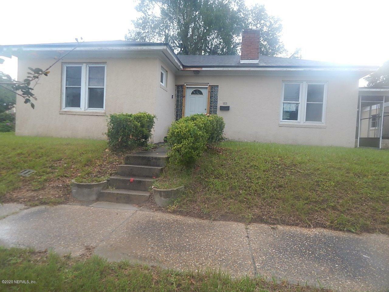 Property Photo:  1801 Carr Street  FL 32177 