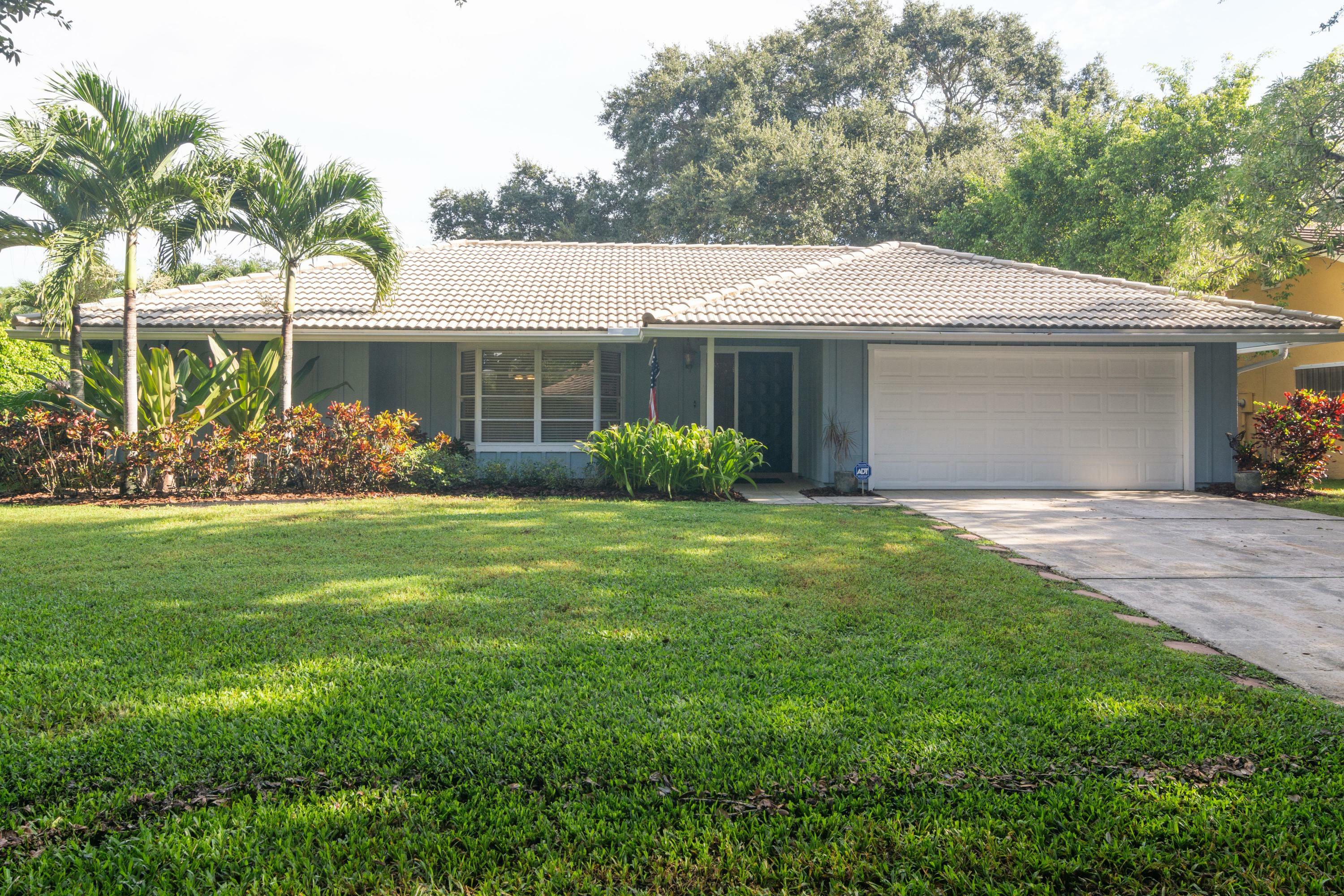 Property Photo:  2 Bannock Road  FL 33418 