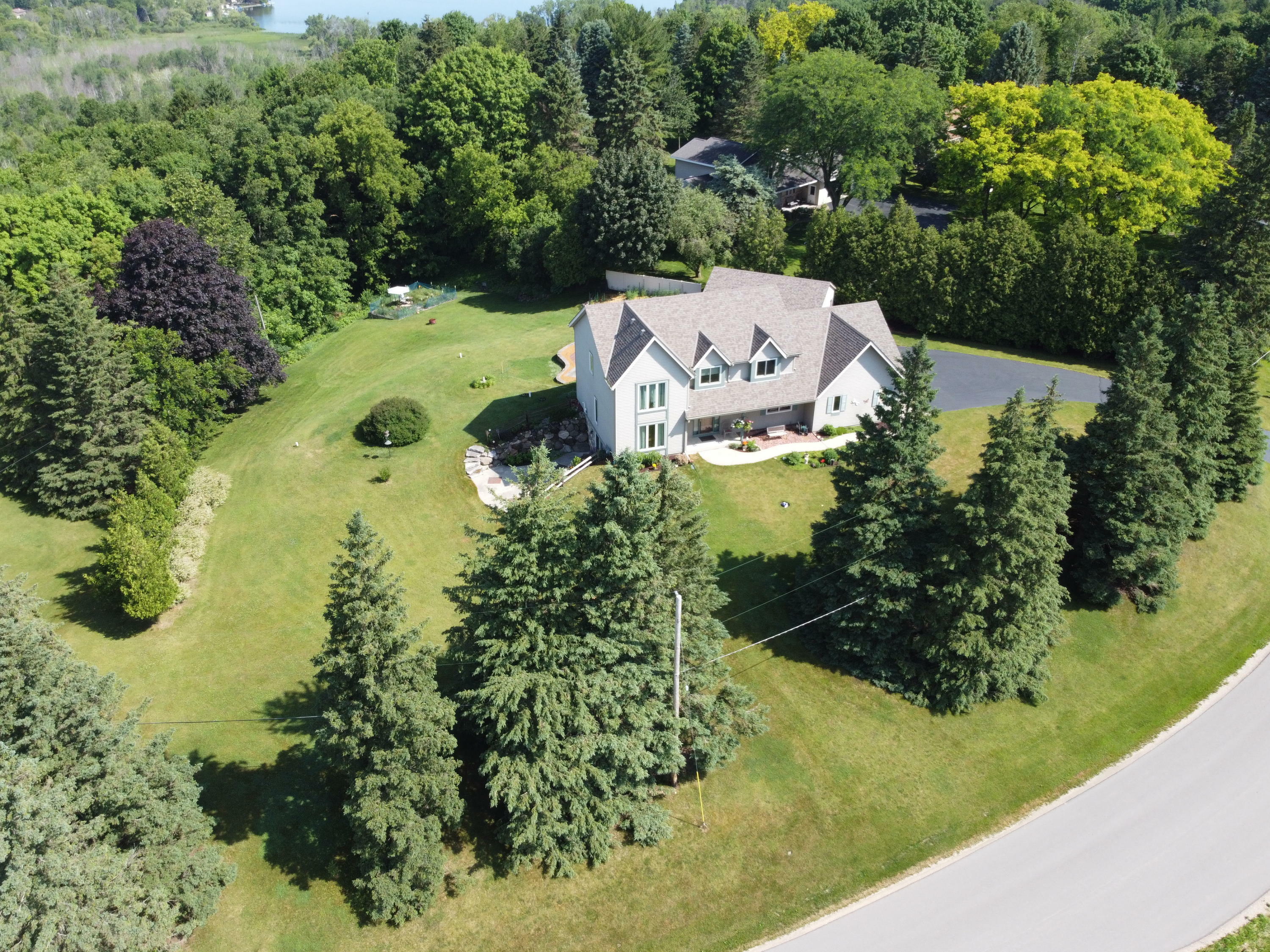 Property Photo:  2921 Rolaine Pkwy  WI 53027 