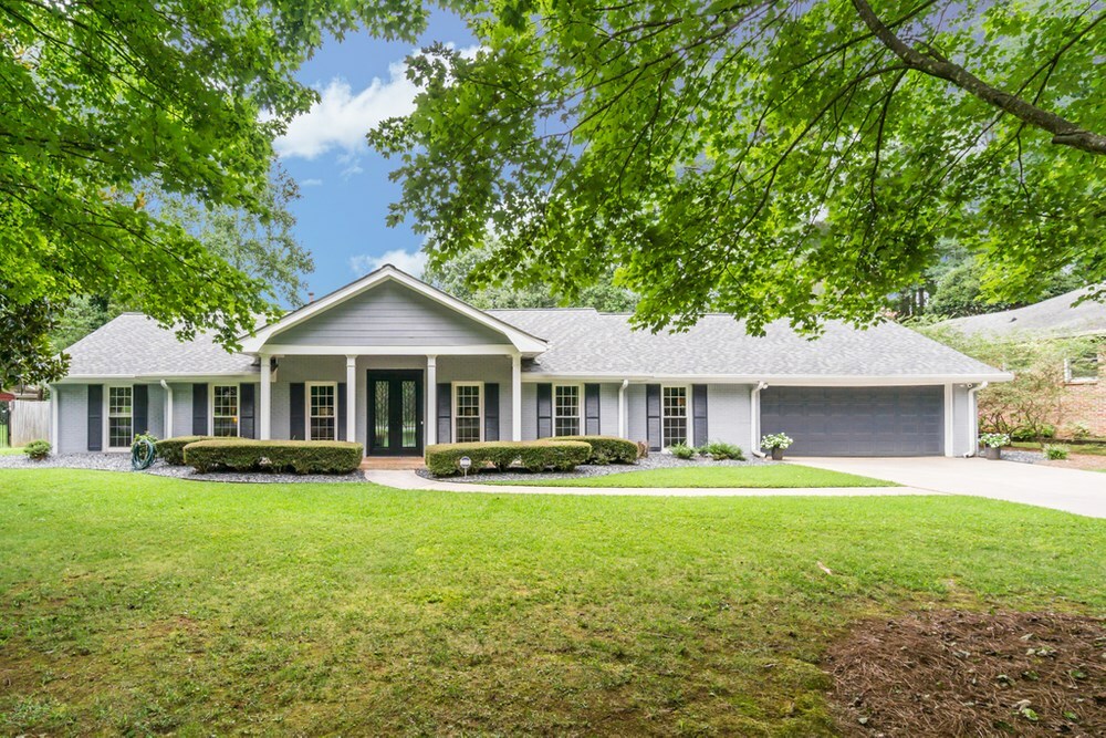 Property Photo: 240 Putting Green Lane GA 30076