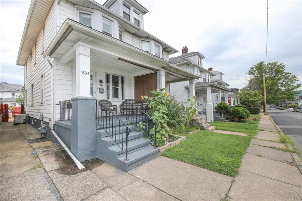 Property Photo: 934 Wood Street PA 18018