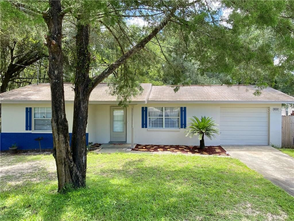 Property Photo: 221 E Inverness Boulevard FL 34452
