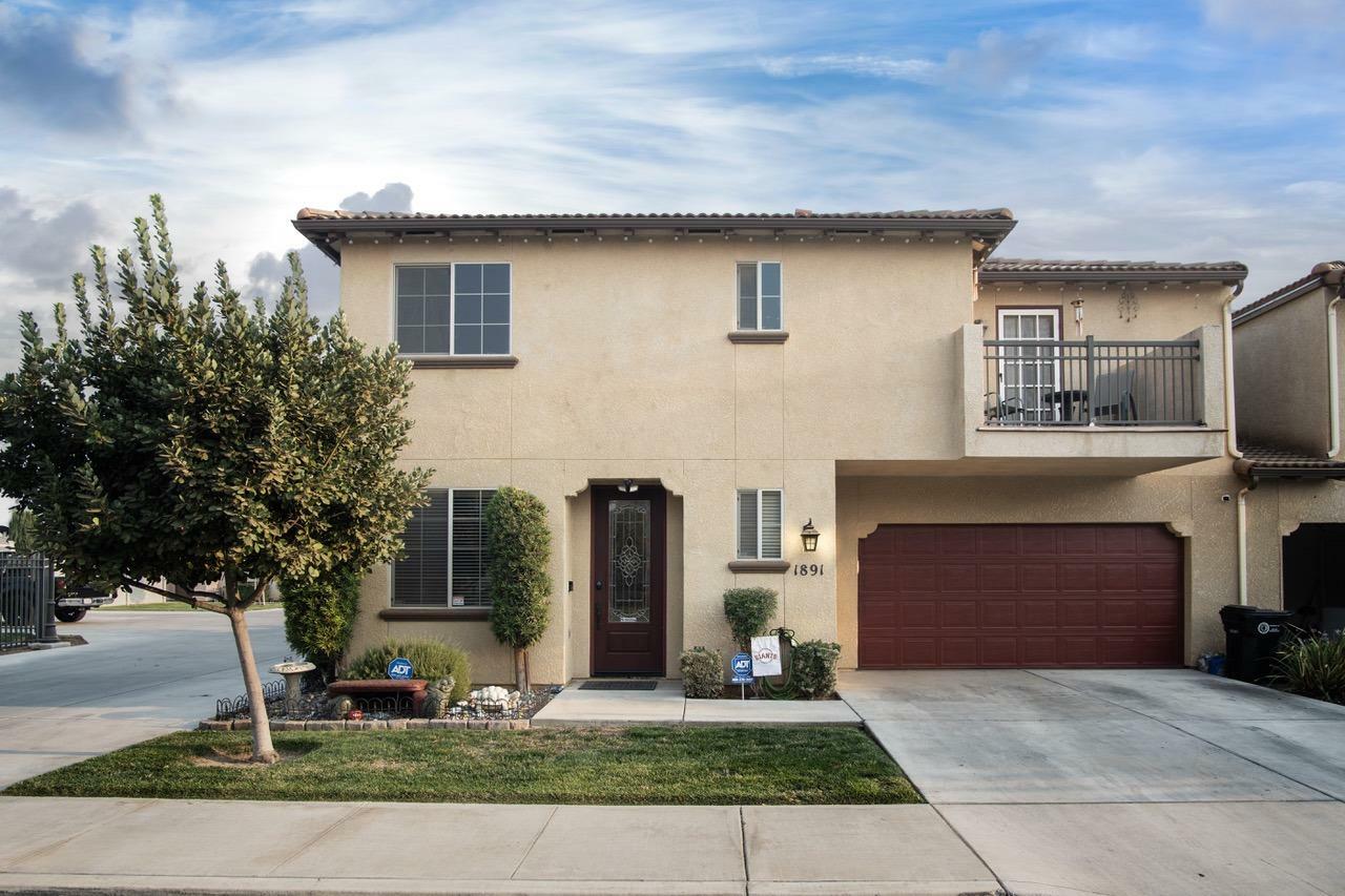 Property Photo:  1891 W Roby Avenue  CA 93257 