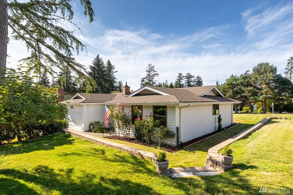 Property Photo: 731 Greenoch Loop WA 98277