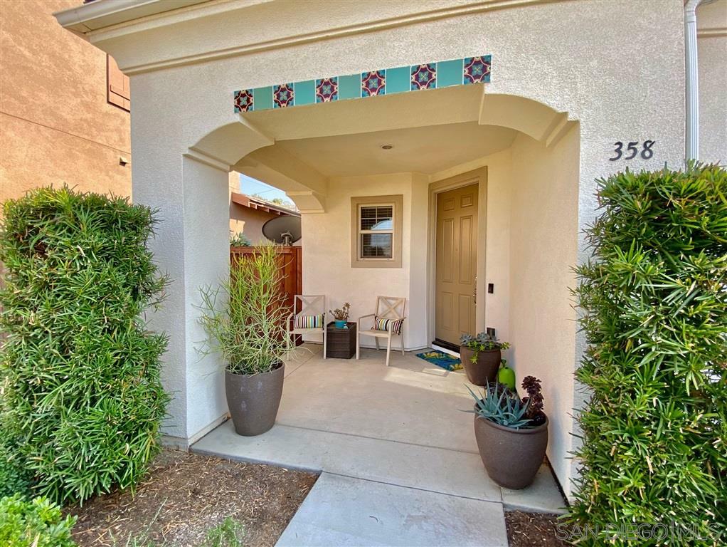 Property Photo:  358 Dahlia Way  CA 92020 