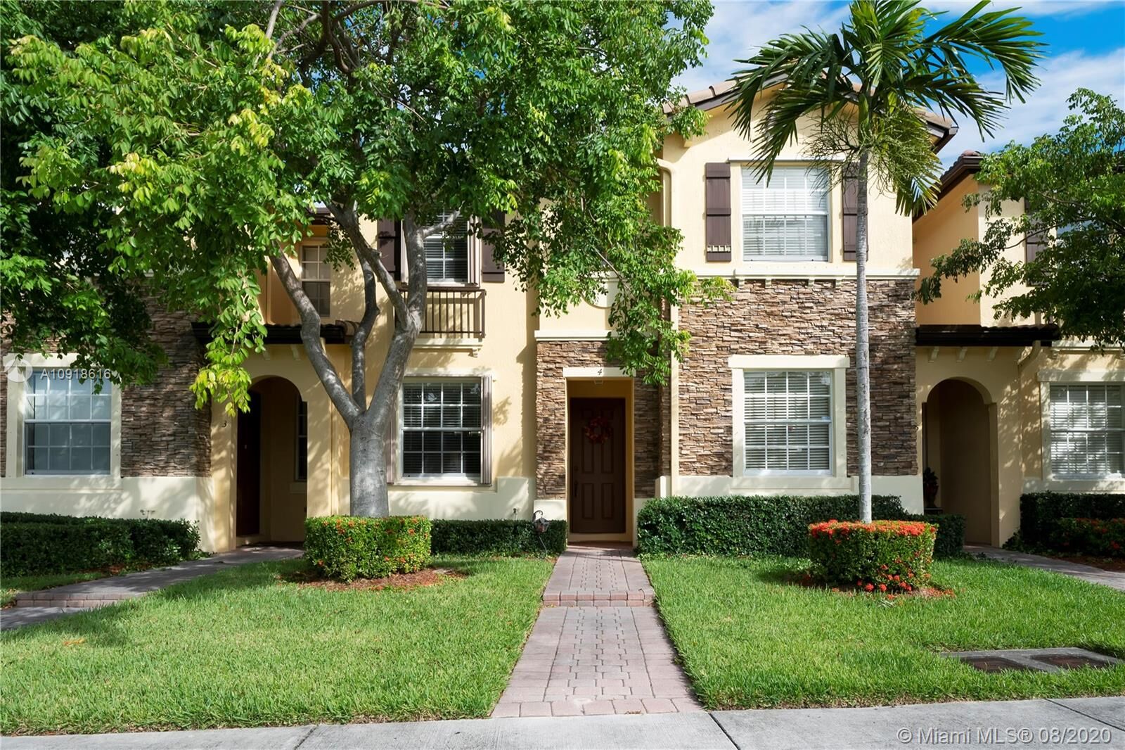 Property Photo: 9353 SW 227th St 4-21 FL 33190