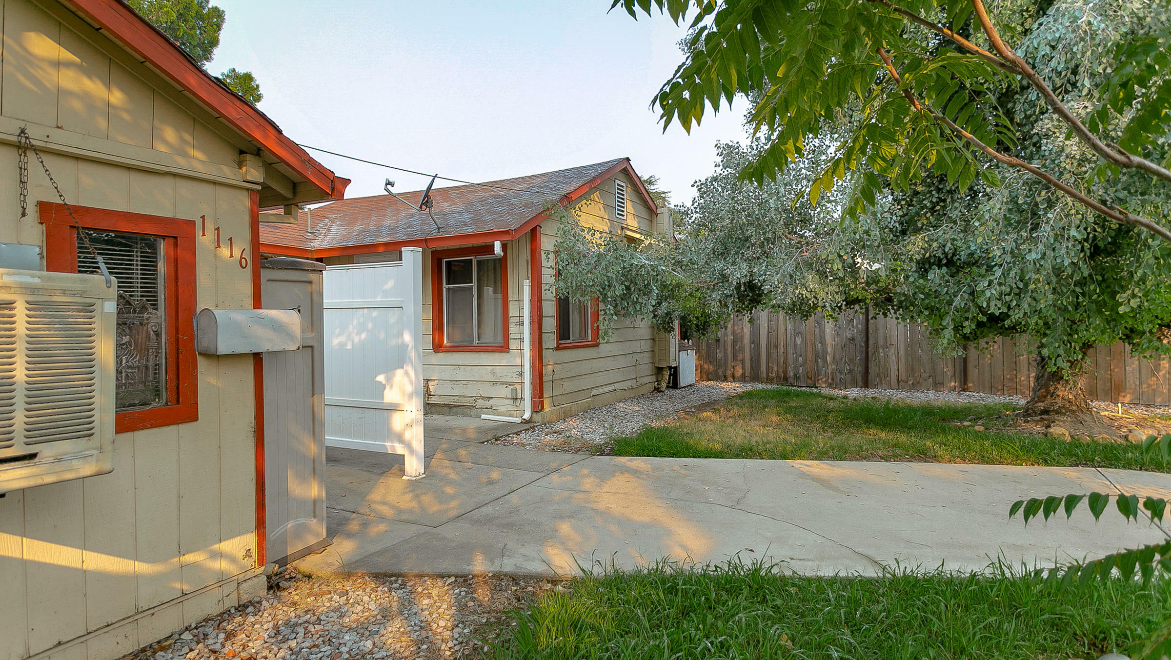 Property Photo:  1116 N Court St  CA 96001 