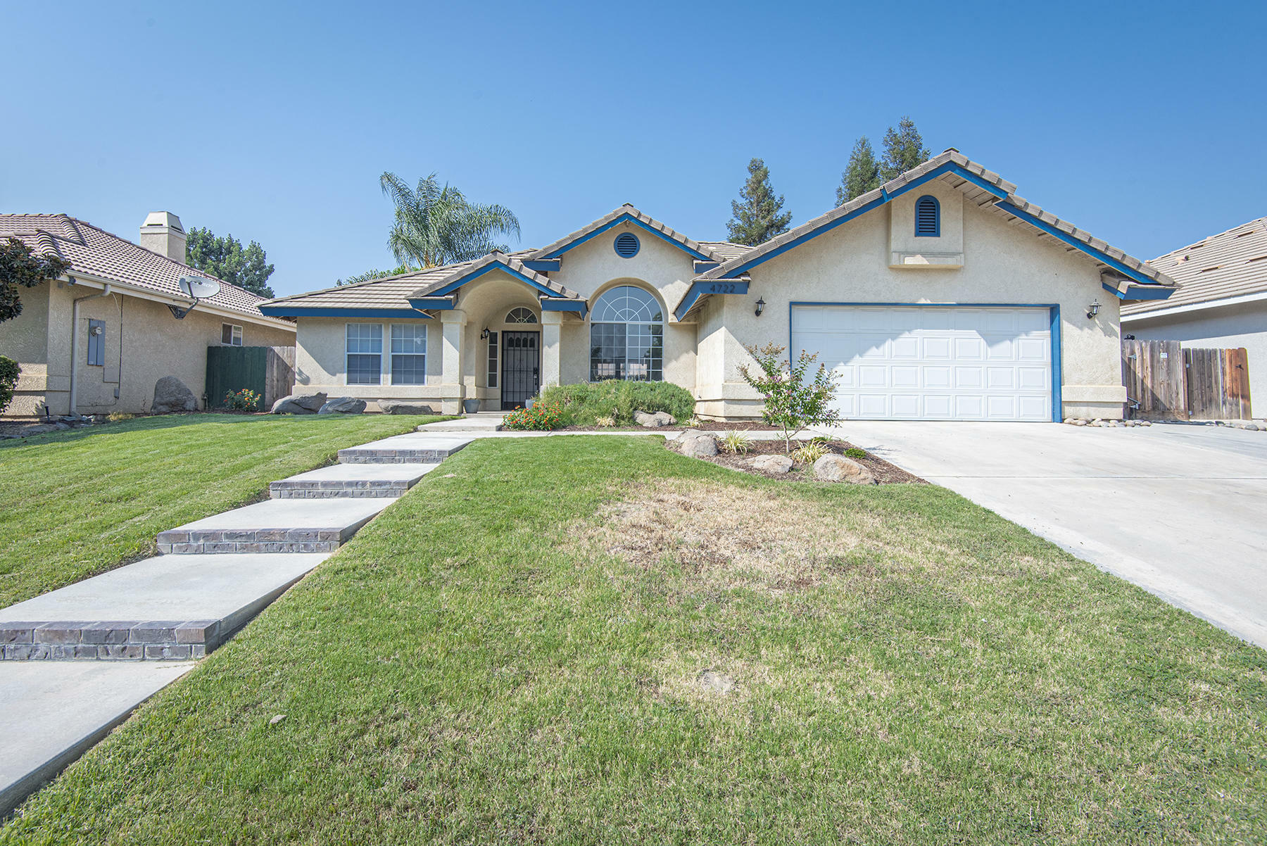 Property Photo:  4722 W La Vida Avenue  CA 93277 