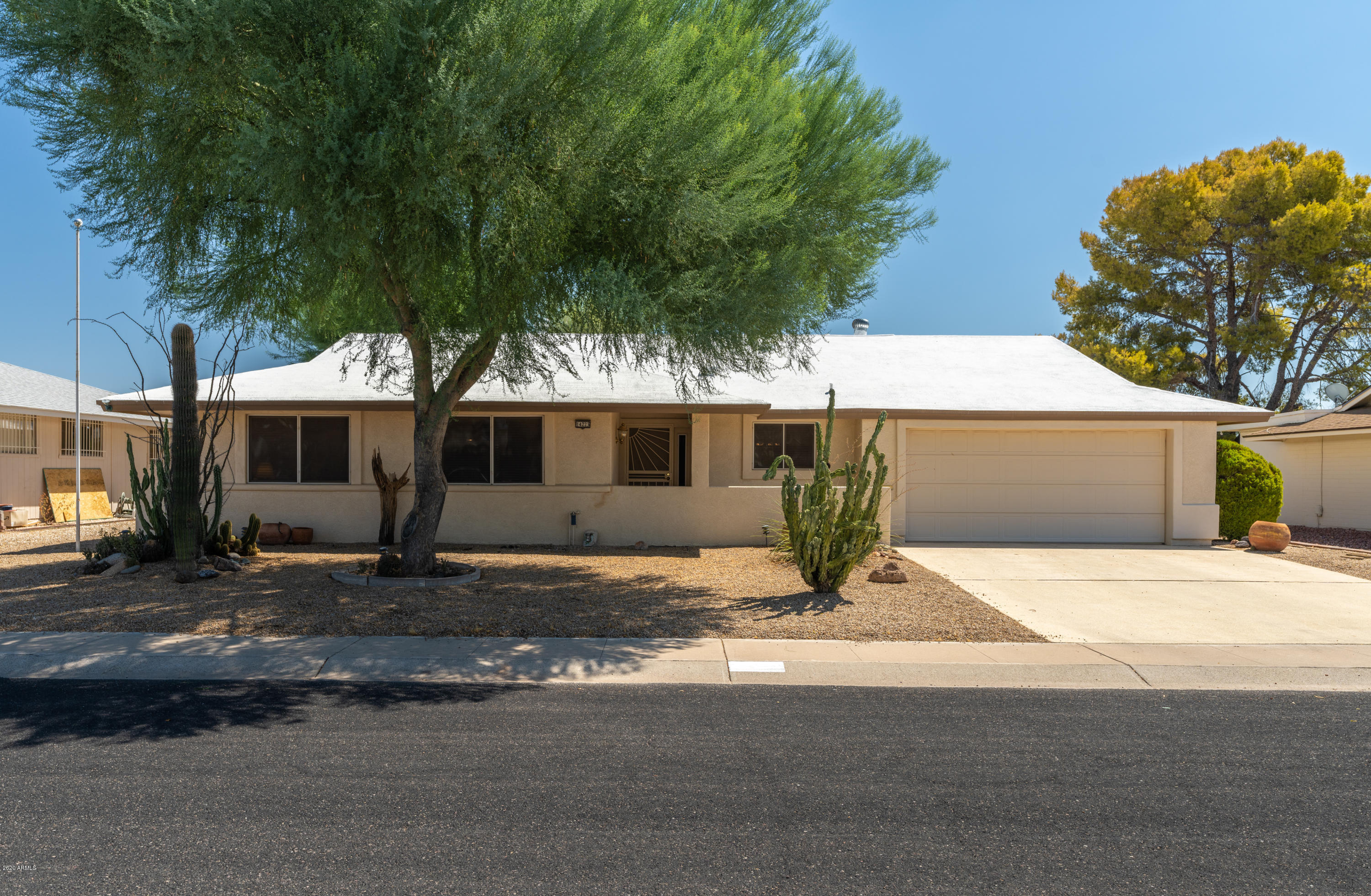 Property Photo: 14223 N Tumblebrook Way AZ 85351