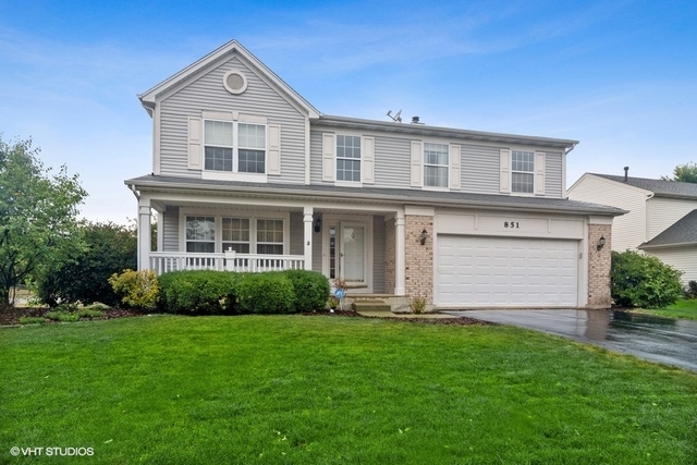 Property Photo: 851 Fieldcrest Drive IL 60540