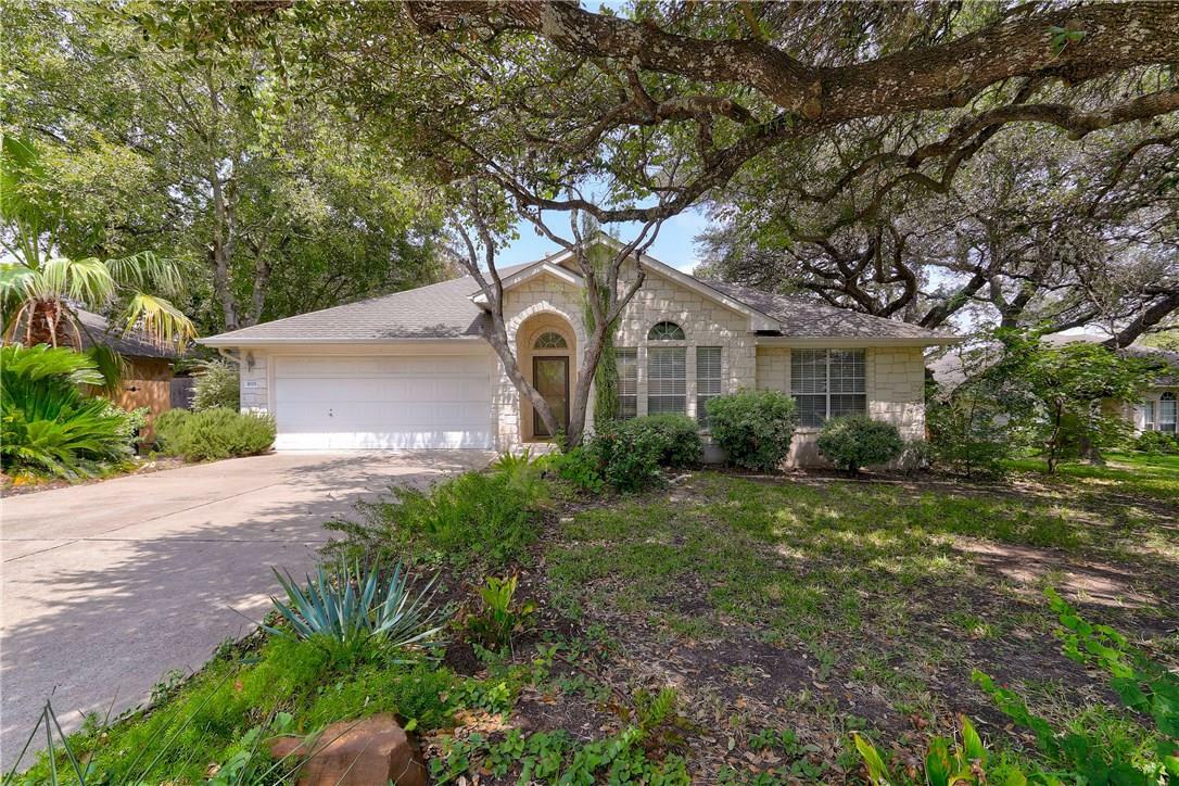 Property Photo:  1033 Forest Bluff Trail  TX 78665 