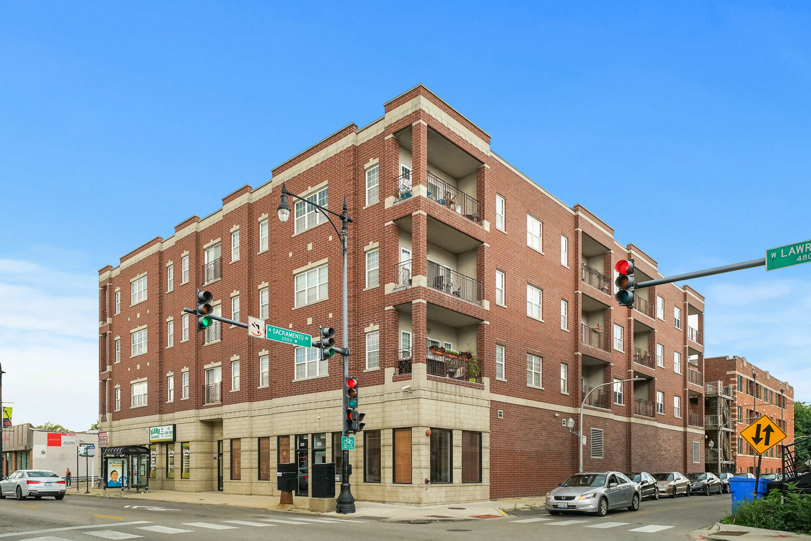Property Photo: 3000 West Lawrence Avenue 2E IL 60625