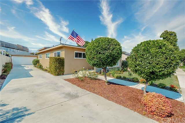 Property Photo: 2465 Pepperwood Avenue CA 90815