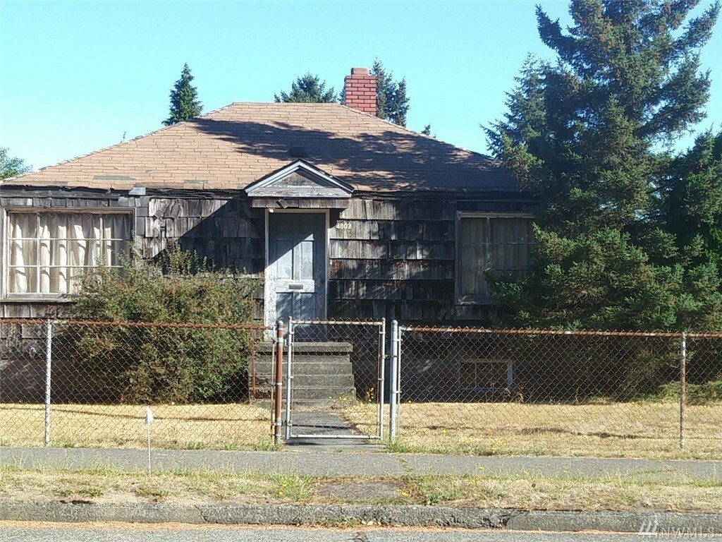 Property Photo:  4802 SW Charlestown St  WA 98116 