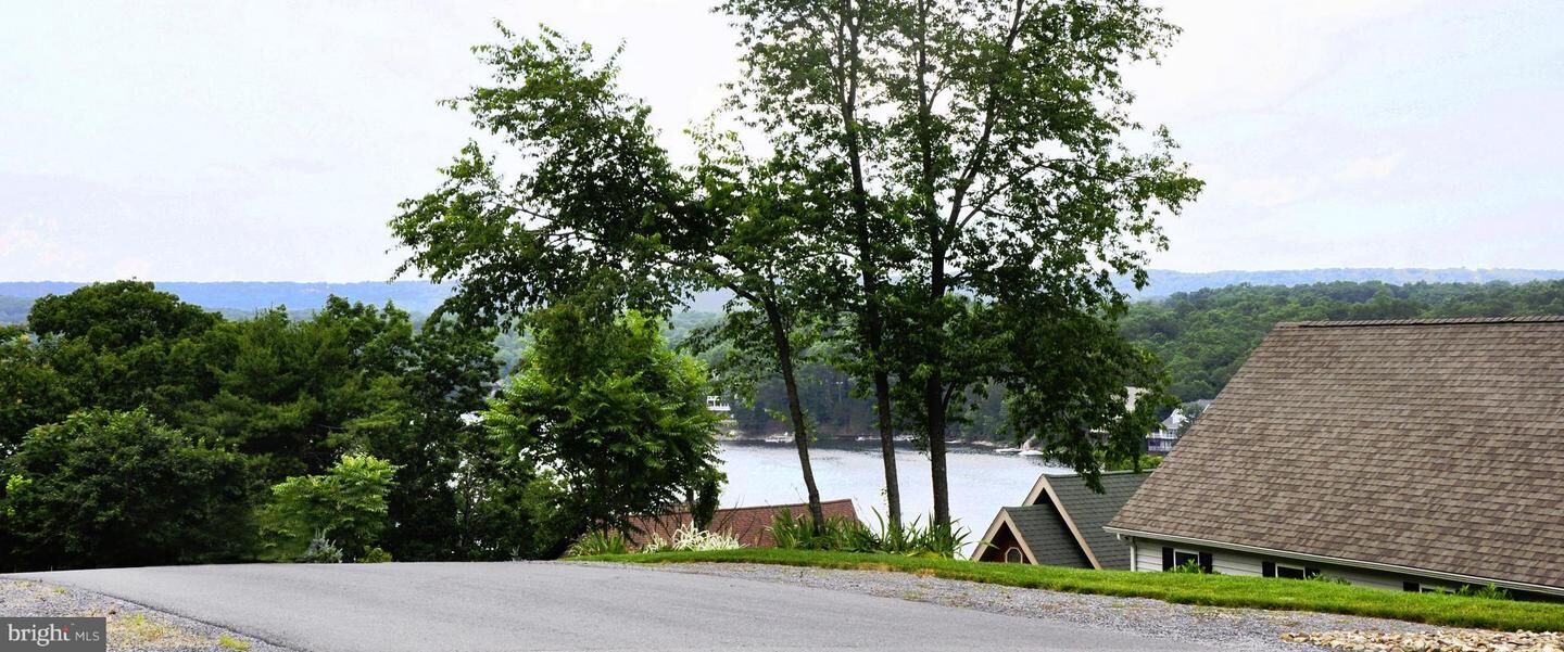 Property Photo: 401 South Lakeview Drive VA 22625