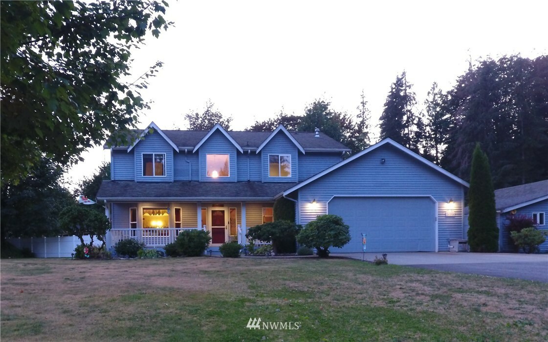 Property Photo:  26504 33 Avenue NE  WA 98223 